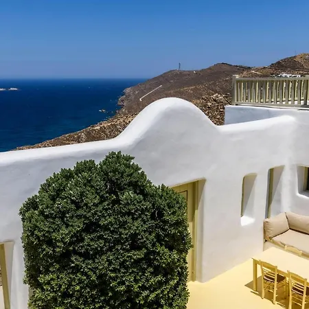 Isabella Family Close To The Mykonos Town